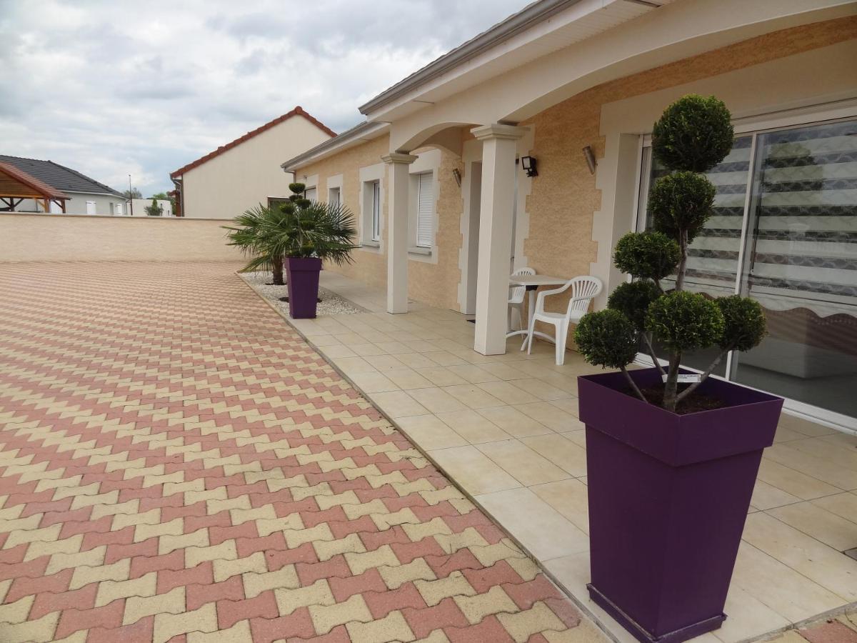 La Roseraie Residence Pres De Vichy Charmeil Exterior foto